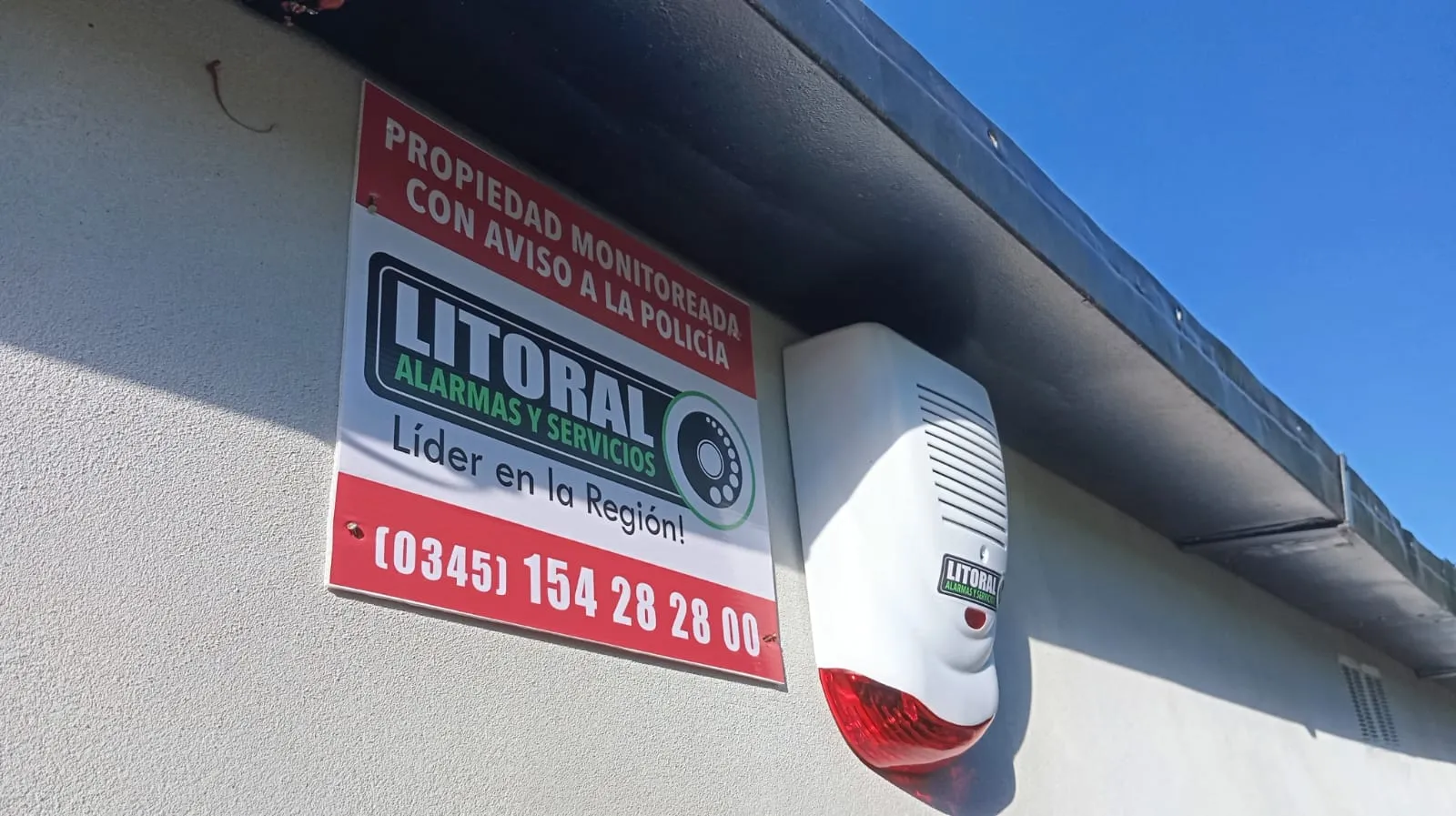 Panel de alarma instalado